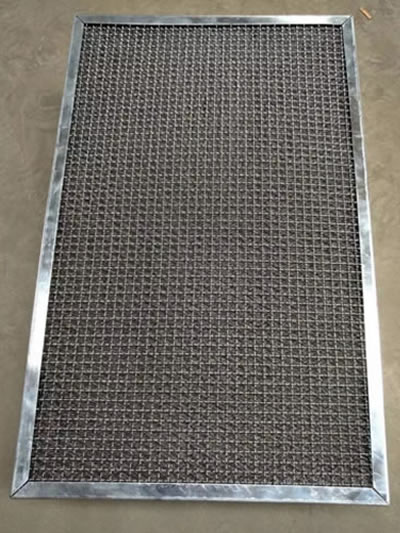 Panel Filter With Inner Knitted Mesh And Outer Woven Mesh